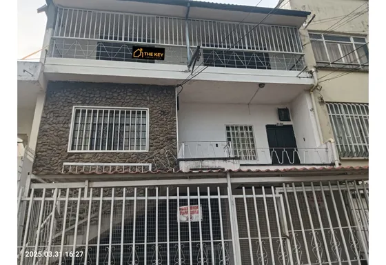 Arriendo Casa En Tercer Piso Sector Exito Cristal