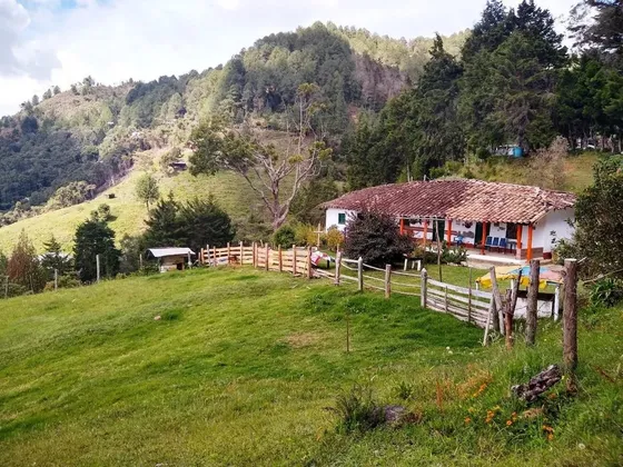 Un Terreno De Tres Lotes Al Lado De Parque Arvi
