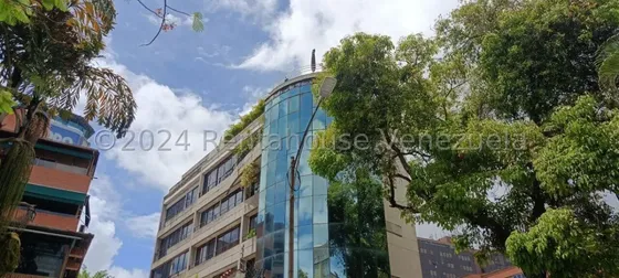 Edificio De Baja Densidad Que Garantiza Un Excelente Mantenimiento De La Infraestructura. Cercano A Una Zona Comercial De Mucha Importancia. Está En Las Mercedes