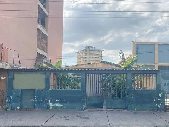Terreno En Venta En Puerto La Cruz. En Avenida 5 De Julio.