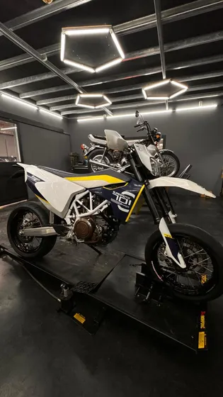 Husqvarna 701 Supermoto 700 Cc 2017