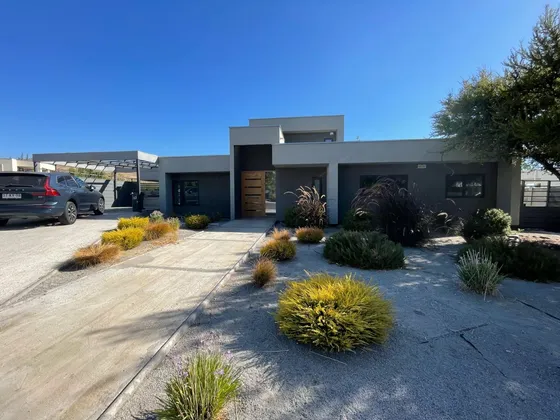 Moderna Casa En Los Bosques, 4d 5b + Ss, Piscina Y Quincho