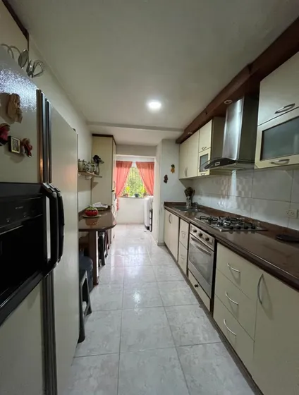 Vendo Apto. De 116 M2, 3h, 2b, 1pe, Ref. 33.000 Los Marrones