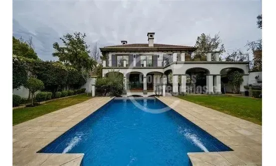 Casa En Arriendo De 6 Dorm. En Lo Barnechea, Las Pataguas