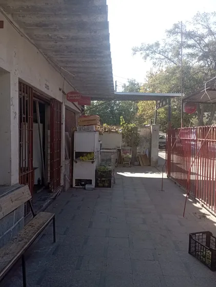 Casa- Comercial Calle Las Codornices.  Macul.