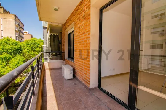 Venta Departamento De 1 Dormitorio Con Cochera Martin, Rosario