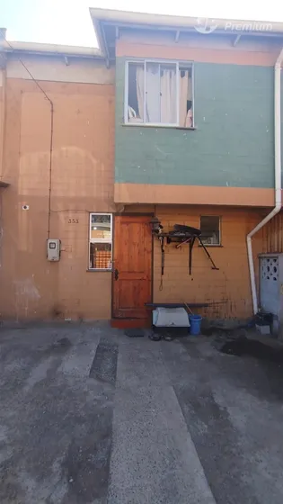 Casa En Venta De 2d,1b,estacionamiento Y Patio