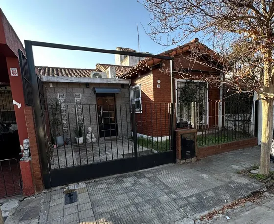Casa Chalet  En Venta En Ciudad Jardin, Tres De Febrero, G.b.a. Zona Oeste