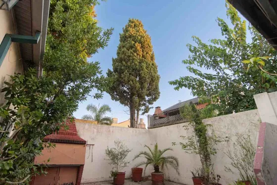 Casa De 2 Plantas Lote Propio Con Jardín Cochera/s