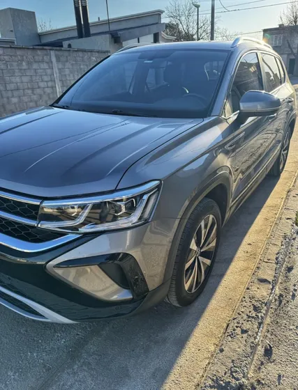 Volkswagen Taos Highline 250 Tsi At