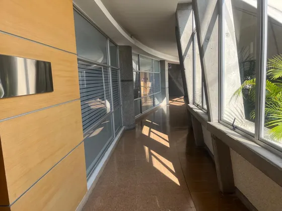 Arriendo Hermosa Oficina En Unicentro Oasis.