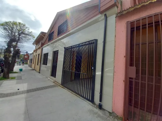 Casa En Venta De 7 Dorm. En Concepción