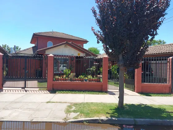 Casa En Venta En Alto Jahuel Amplia, Remodelada Con Quincho