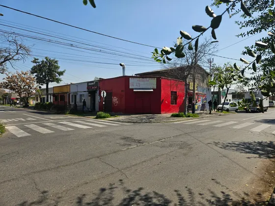 Propiedad Con Locales Comerciales Y 2 Departamentos
