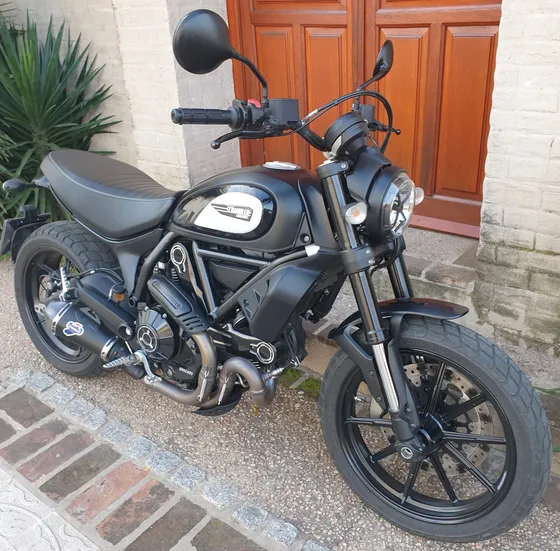 Ducati Scrambler 800 Dark C/accesorios