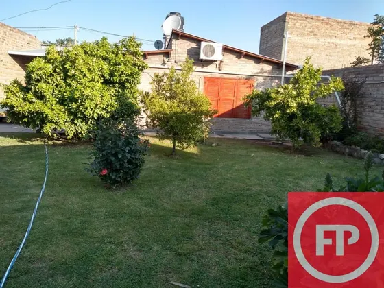 Casa En Venta De 3 Dormitorios C/ Cochera En Lamarque