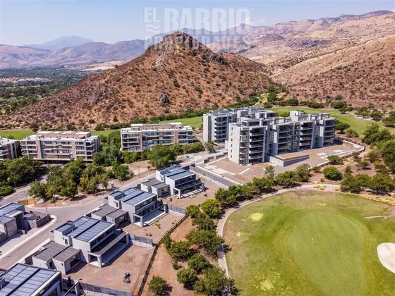 Casa En Venta De 4 Dorm. Y 5 Baños En Chicureo - Colina