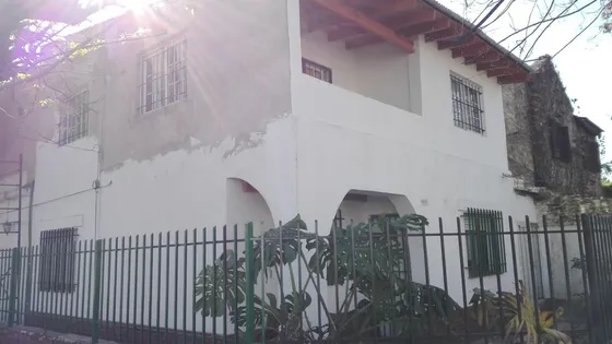 Casa En Venta - 6 Dormitorios 3 Baños - Cochera - 300mts2 - El Palomar