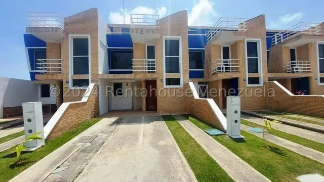 Yonny Silva Rentahouse Vende Hermoso Townhouse En Tucacas Rcys 24-18244