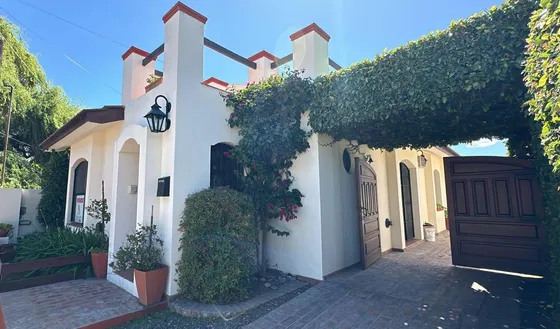 Imperdible Casa Centrica  En Roque Perez