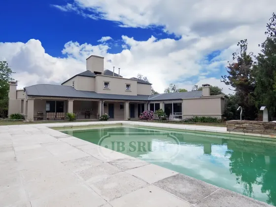 Lomas De La Carolina Importante Casa A La Venta