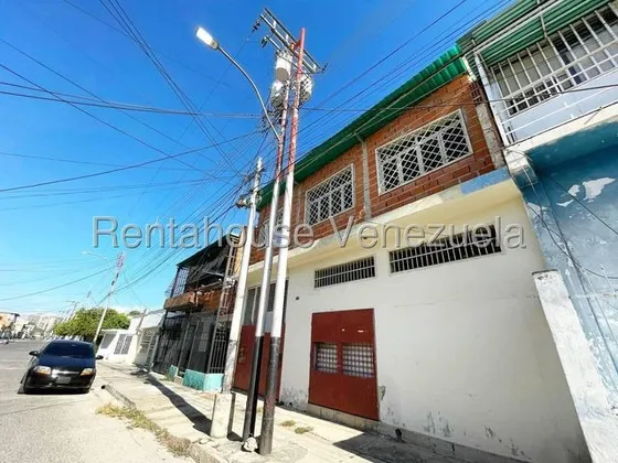 Gbf 25-17542 23 Enero Vendo Amplia Casa Con Local Contáctame Ya.
