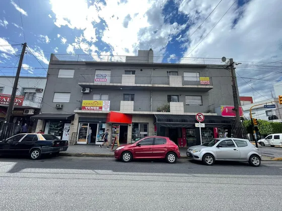 Dpto 4 Ambientes En 1er Piso P/ Escalera - Quincho Y Parrilla - 150 M² Cub. - S.justo (ctro)