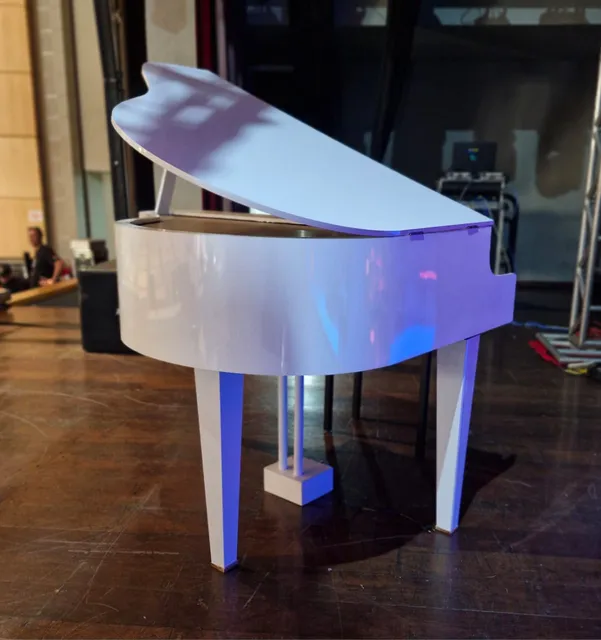 Aluguel De Piano Branco 