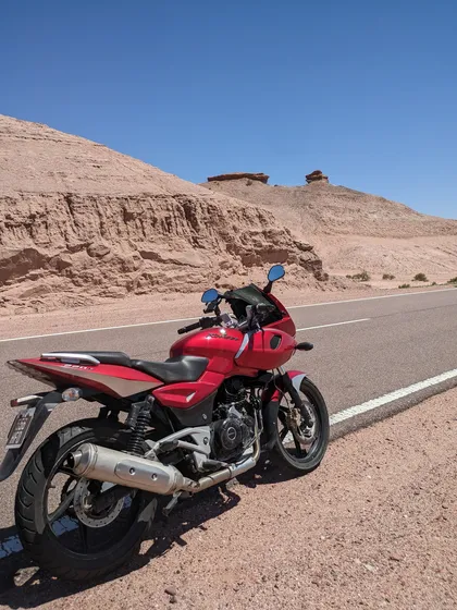 Bajaj Rouser 220f