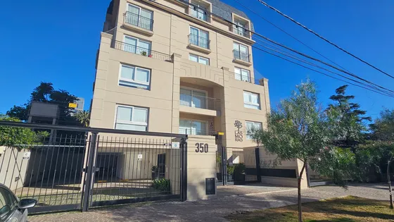 Alquiler De Departamento De 2 Ambientes Con Cochera Cubierta