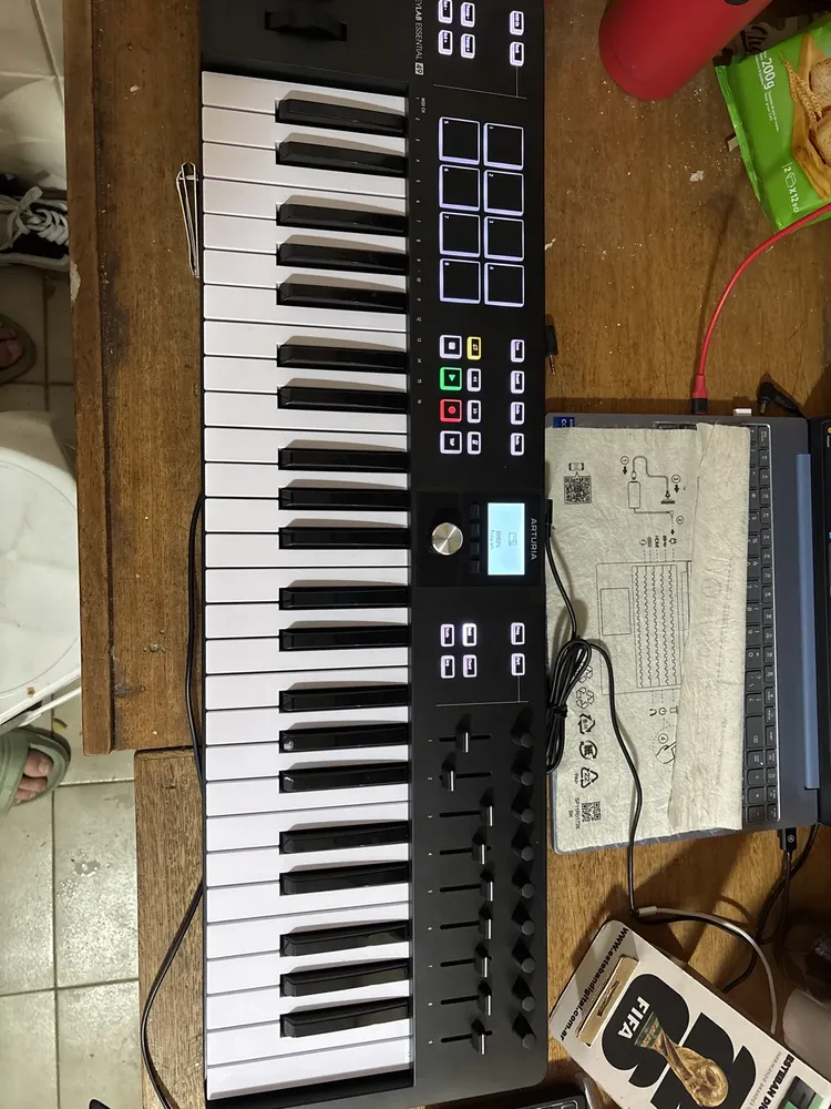 Teclado Controlador Arturia Keylab Essential 49 Mk3 Preto Preto