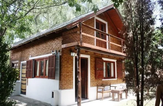 Edificio Comercial - 12 Dormitorios 7 Baños - 900mts2 - Reta