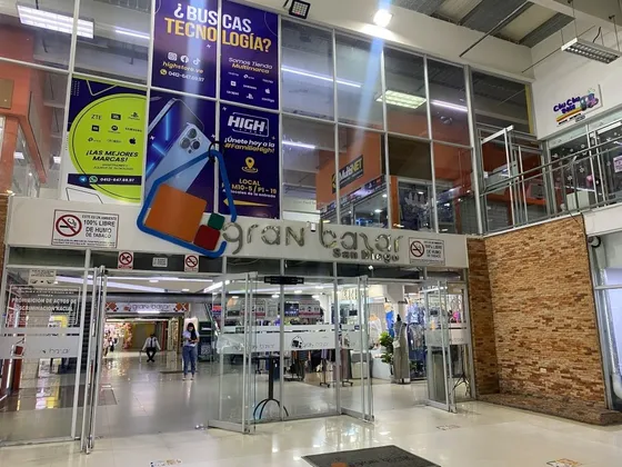 En Venta Local En Gran Bazar, San Diego, Valencia.