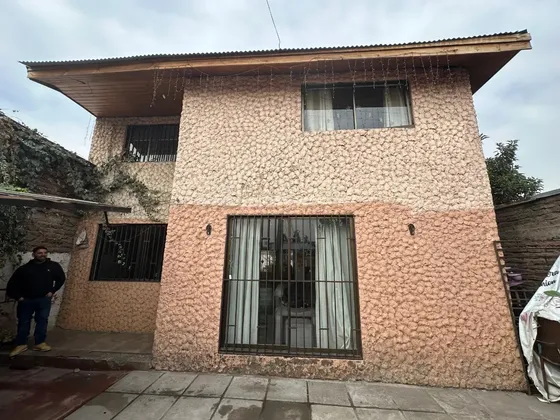 Hermosa Casa 167/243m2 Fabián Oyanedel / Guillermo Subiabre