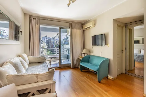 Venta Departamento En Recoleta Barrio Norte Caba 2 Ambientes Con Balcón Piso Alto Pileta Amenities