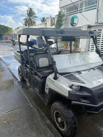 Polaris 800  Crew Efi