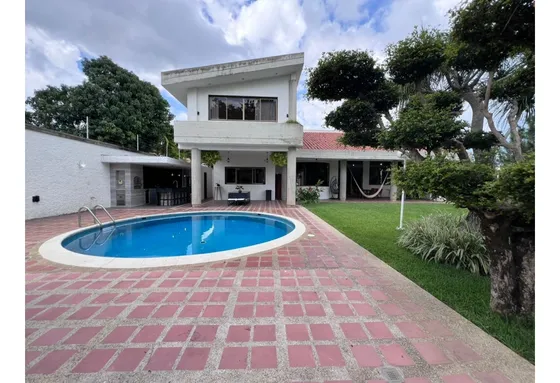 Se Vende Casa 1.400m2 Macaracuay 7977