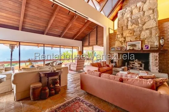 Mls #25-23659 Amplia Propiedad Con Estupendo Potencial Tn