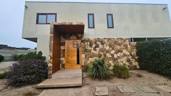 Casa En Venta De 3 Dorm. En Quintero