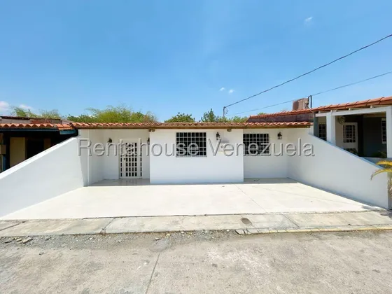 María Gabriela Martínez Vende Impecable Y Moderna Casa En Cabudare, Cerca A Comercios, Tuberías Y Cableado Eléctrico Nuevas, Cocina Para Remodelar A Tu Gusto, Vigilancia 24/7, Área De Servicio.