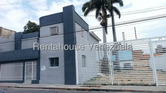 Sorangel Vargas Vende Comoda Casa Comercial Duplex Con Tanque Subterrano, Excelente Ubicacion Zona Centro Barquisimeto Mls #25-22975