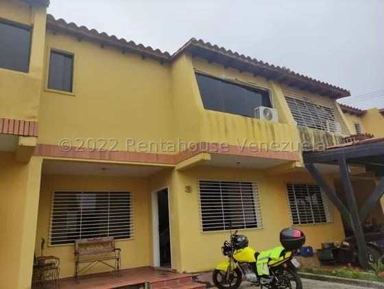 Fredxia Castillo Vende Hermosa Casa En La Piedad Norte De Cabudare # 25-13330