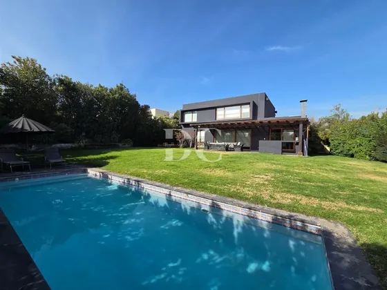 Casa En Venta De 4 Dorm. En Colina Chicureo Piedra Roja