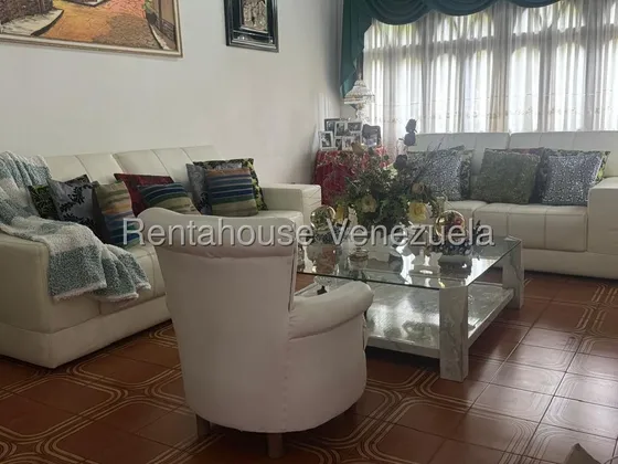 César Bullones Vende Fabulosa Casa En Urb. Santa Elena, Lara 25-22698