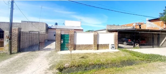 Casa De 2 Plantas Con 4 Dormitorios En Berisso