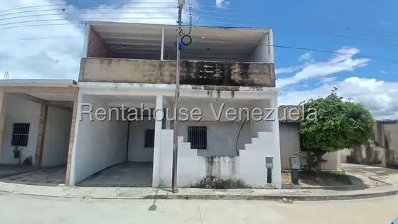 Casa En Venta Obra Gris Urb Altamira San Joaquin Carabobo Mls #27-3714 LG Solo Clientes