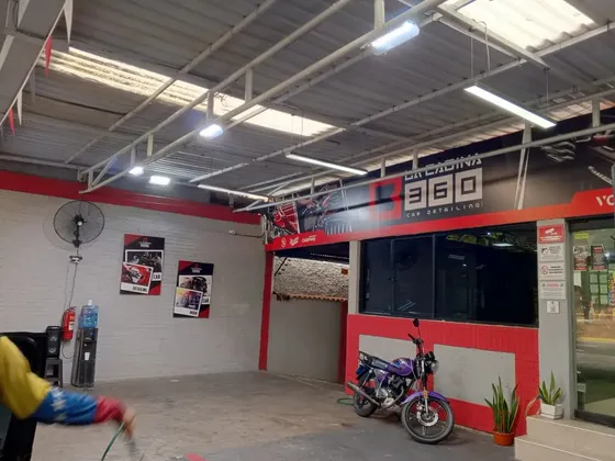 Local Con Galpón Comercial Av. Principal Fernando Figueredo Venezuela 641 Mts2 F. R