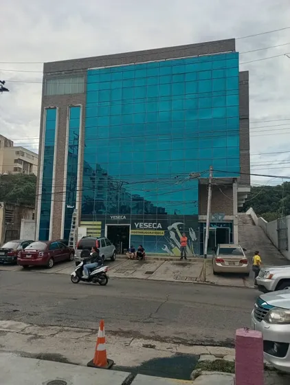 Oficina En Alquiler En El Centro Empresarial 137 Building - Av. Bolívar