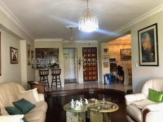 María Gonzalez 24-18543 Apartamento En Venta Sabana Larga Valencia, Cerca Del C.c Mediterránean Plaza Amplio, Cómodo, Excelente Condiciones, Planta Eléctrica Y Pozo