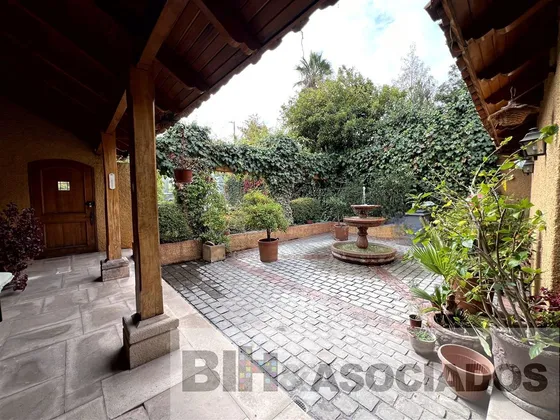 Excelente Casa En Venta 5d 5b En El Corazón De Lo Barnechea